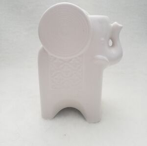 Jonathan Adler Partylite Candle Holder Ceramic Elephant Tealight White TINY CHIP